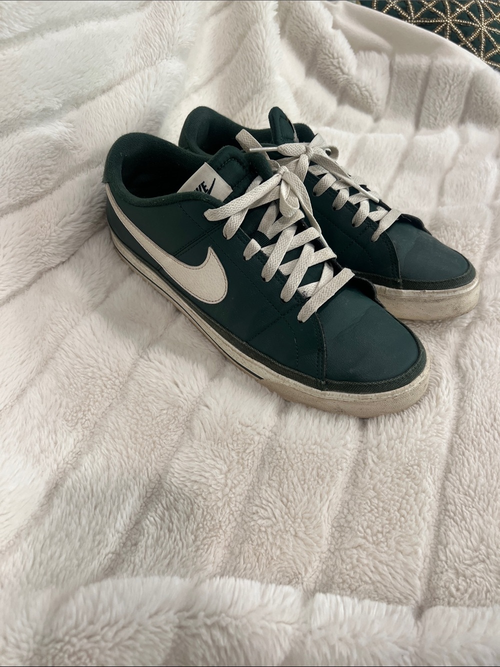 Nike court Men’s Dark Green Low-Top Sneakers with White Swoosh and Laces
